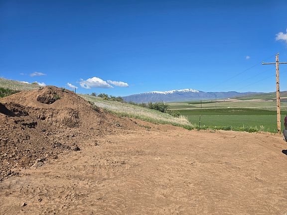 5th image of 1446 E Mail Route Rd