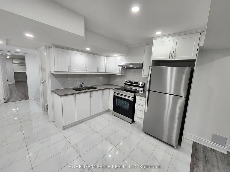 67 Calabria Dr #BASEMENT — Photo 4