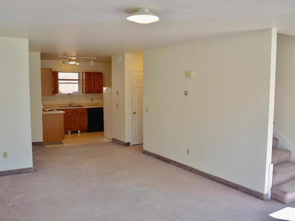 2nd image of 44 Memorial Blvd #A