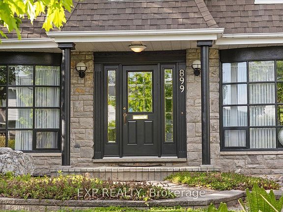 3rd image of 899 Dresden Cres