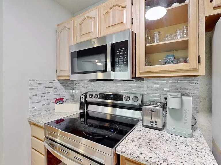 412 28th Ave N #F — Photo 4