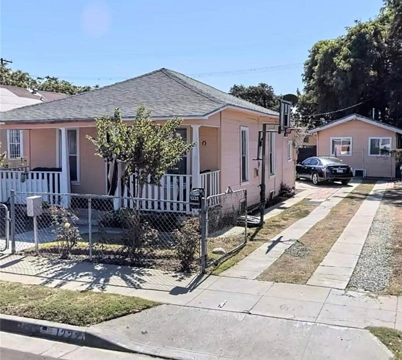 1st image of 1220-1222 E 49th St