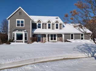 806 Glen Ridge Ct, Waukesha, WI 53188