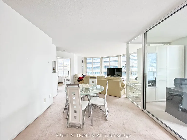 24 Wellesley St W #1113 — Photo 17
