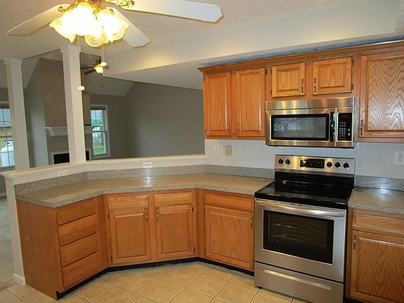 3rd image of 464 Scottsdale Cir