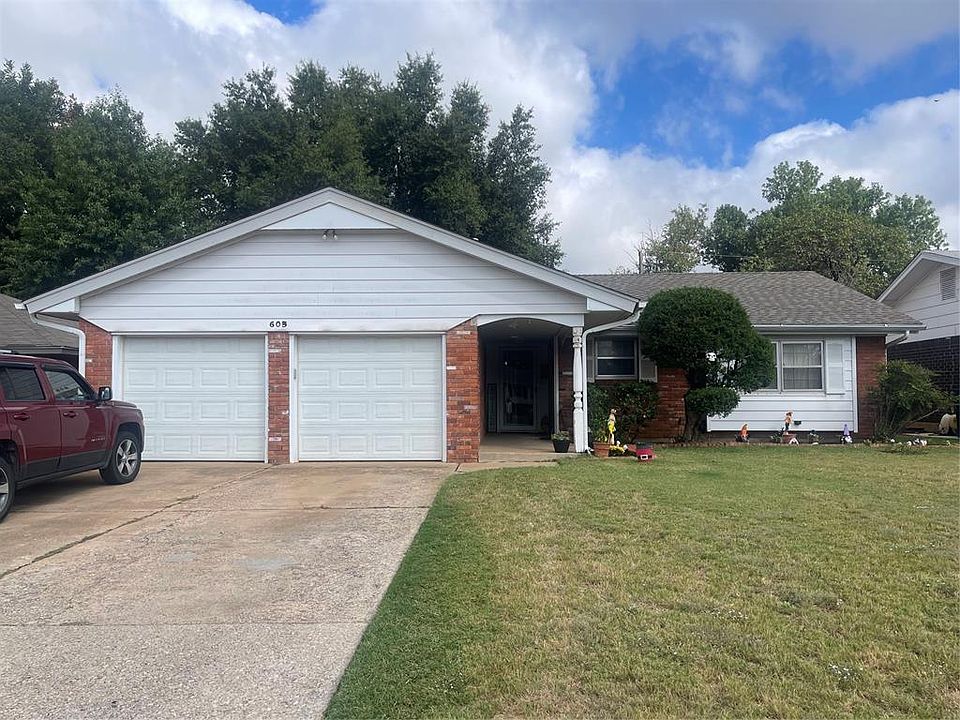 1st image of 605 SW 70th St