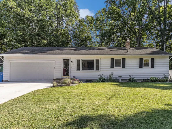 3527 Stolk Dr, Kalamazoo, MI 49004