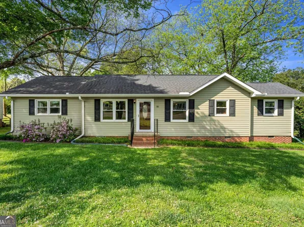810 Benson St, Hartwell, GA 30643