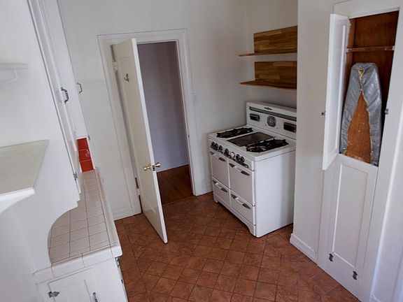 4th image of 515 1/2 N Spaulding Ave