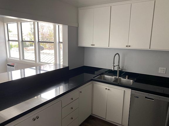 2nd image of 606 Parkman Ave #2