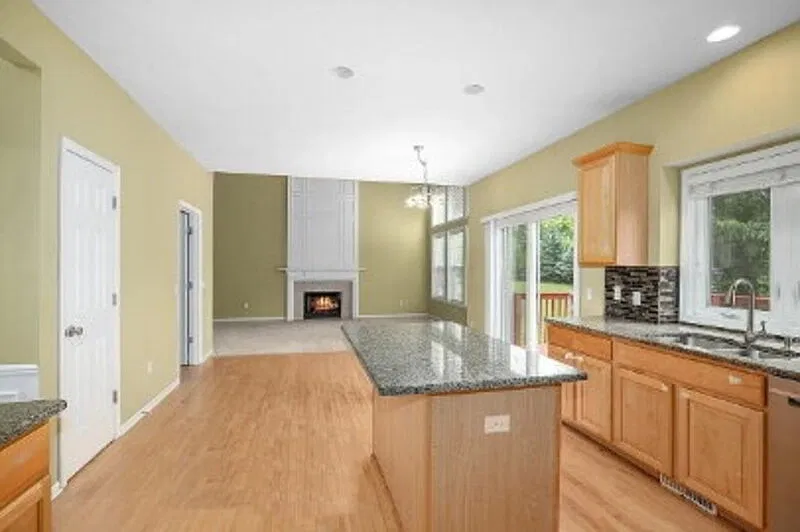 4 bed, 4.0 bath, 3150 sqft, $3,295 — Photo 3