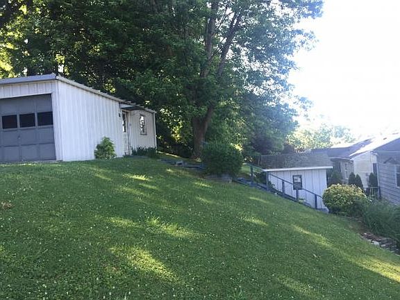 4th image of 141 Hillside Ave