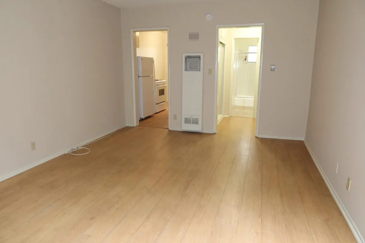 Building Photo - 1162 N Gardner St #3