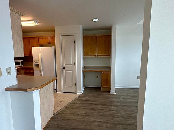 5th image of 400 E Bay St Suite 2011