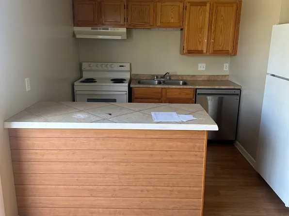 704 Dondee Dr, Manhattan, KS