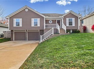 404 NE Virginia Ct, Blue Springs, MO 64014