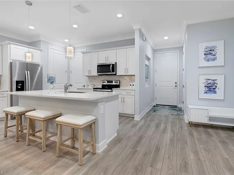12973 Pembroke Dr — Photo 5
