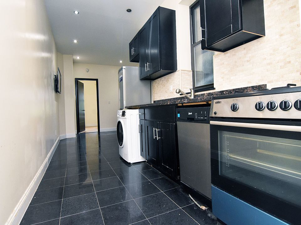 1st image of 216 W 108th St #33E