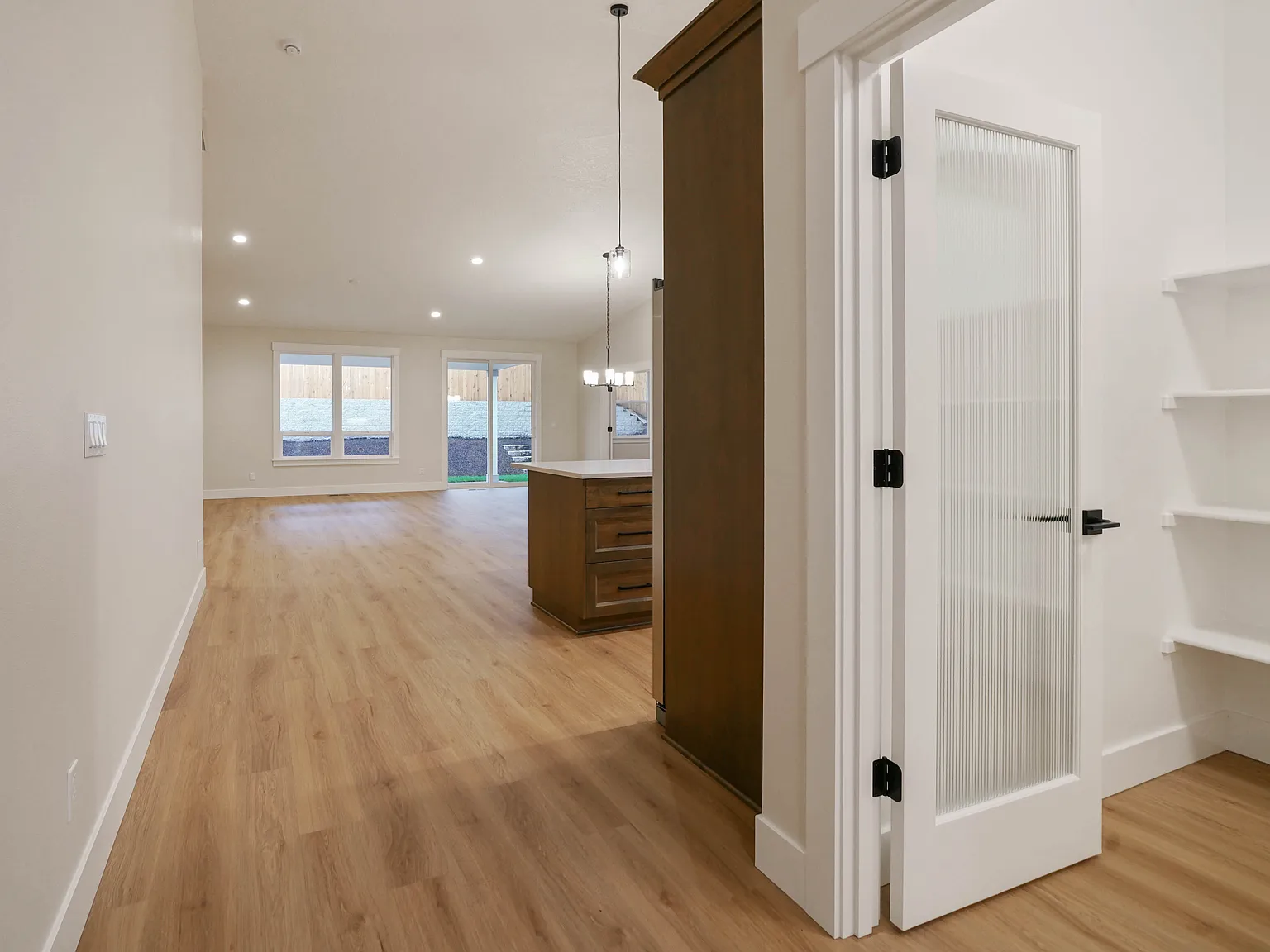 3 bed, 2213 sqft, $3,100 — Photo 2