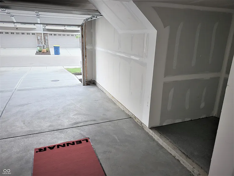 6929 Adalene Ln — Photo 34
