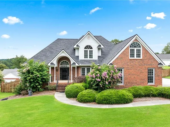 707 Overlook Dr, Winder, GA 30680