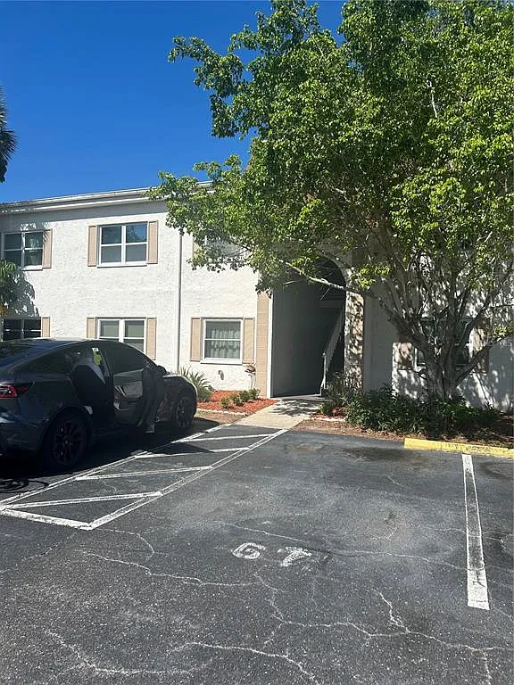 2 bed, 1.0 bath, 1087 sqft, $1,900 — Photo 1