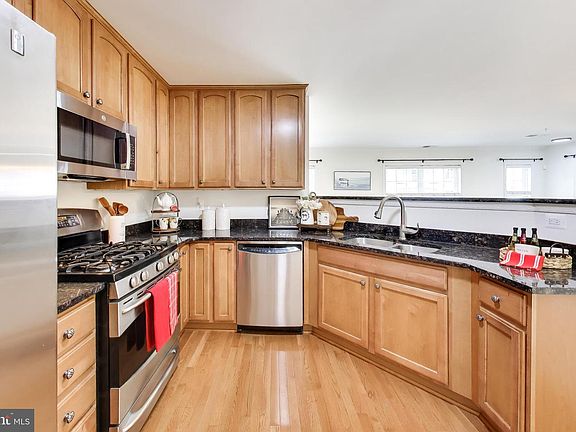2nd image of 16815 Nuttal Oak Pl