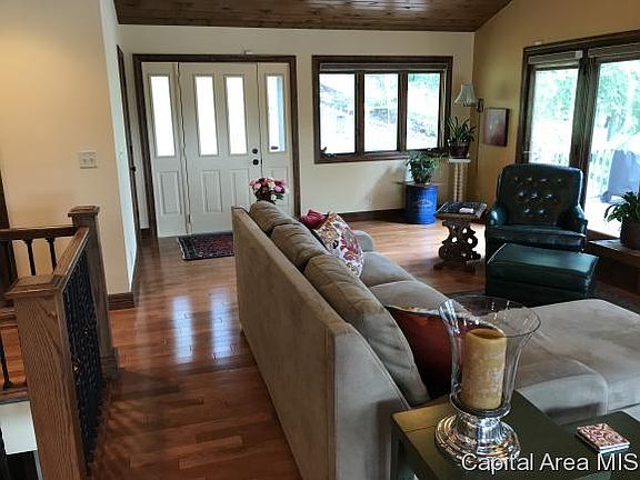 5th image of 123 Lakeside Pl