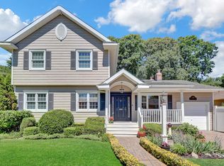 1152 Lakeshore Dr, Massapequa Park, NY 11762