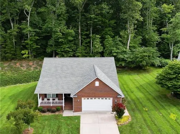 112 Arlington Ct, King, NC 27021