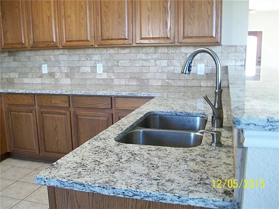 5th image of 2627 Leisure Ln
