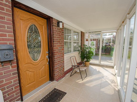 3rd image of 2104 Goldsmith Ln