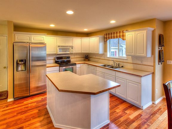 5th image of 24708 E Maxwell Ln