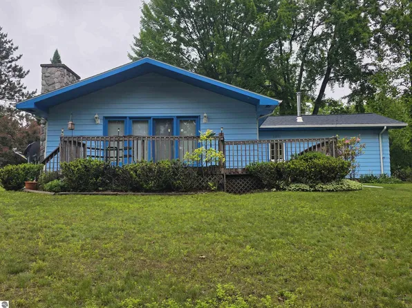 2091 Lakeside Dr, Hale, MI 48739