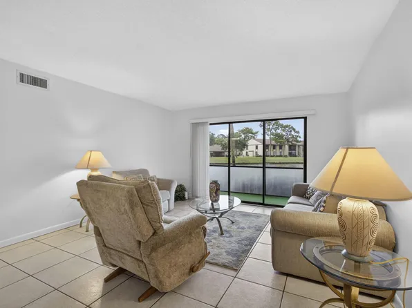 812 Sky Pine Way #G1, Greenacres, FL 33415