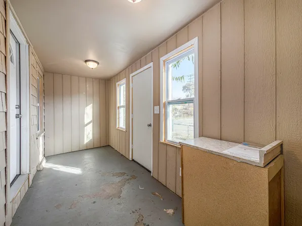 21415 Woodside Ave, Ferndale, MI 48220