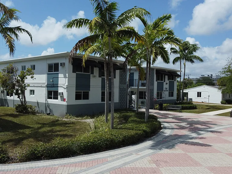 Biscayne Gardens Apartments — Photo 17