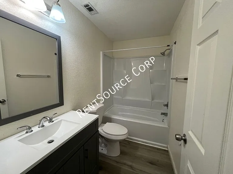 1131 Barstow Rd #B — Photo 14