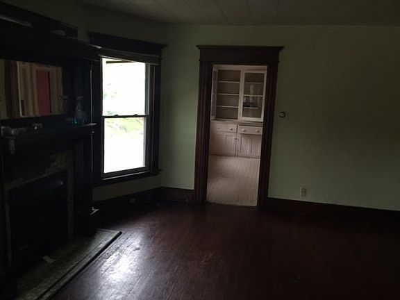 4th image of 218 Laurel St #2
