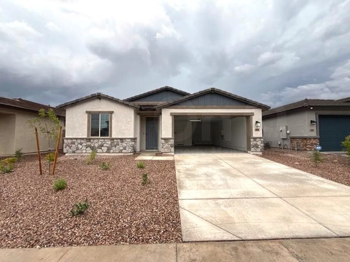 4 bed, 3.0 bath, 2301 sqft, $2,395 — Photo 2