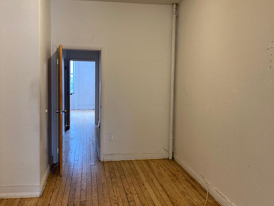 2nd image of 481 Seneca Ave APT 2