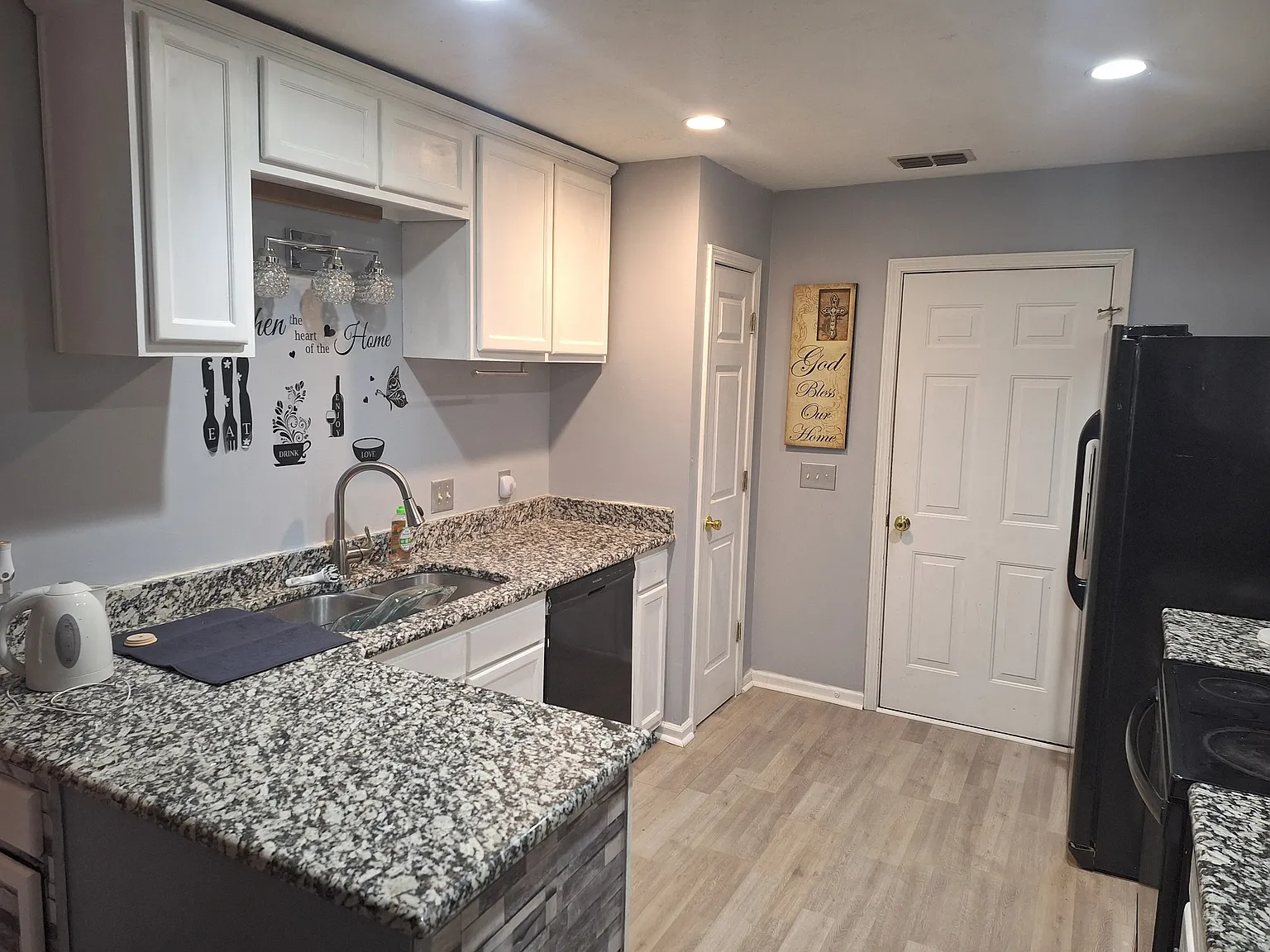 3 bed, 1800 sqft, $3,500 — Photo 2