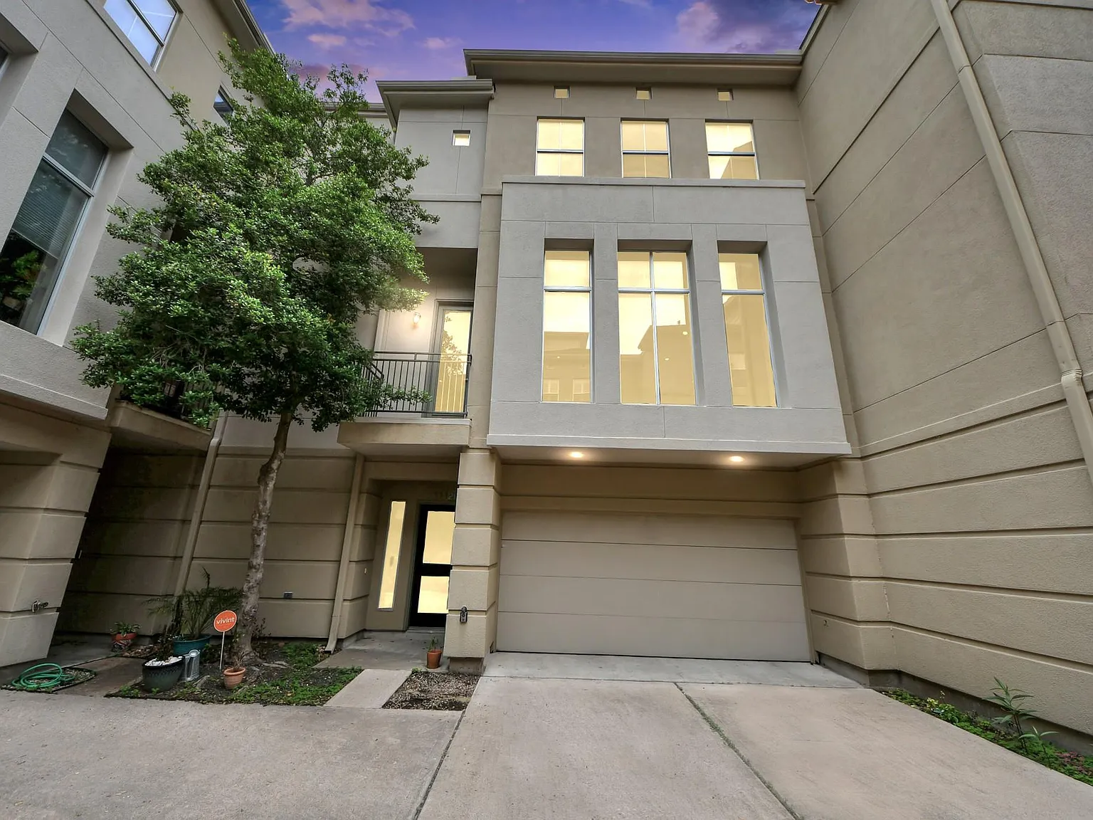 3 bed, 3.5 bath, 2510 sqft, $3,250 — Photo 2