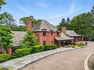 30 Club Rd, Carnegie, PA, 15106