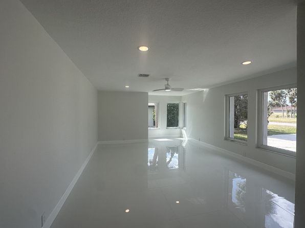 230 Annapolis Ln
