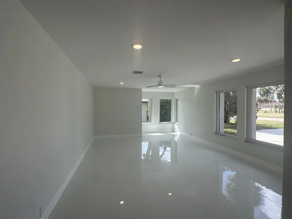 230 Annapolis Ln, Rotonda West, FL 33947