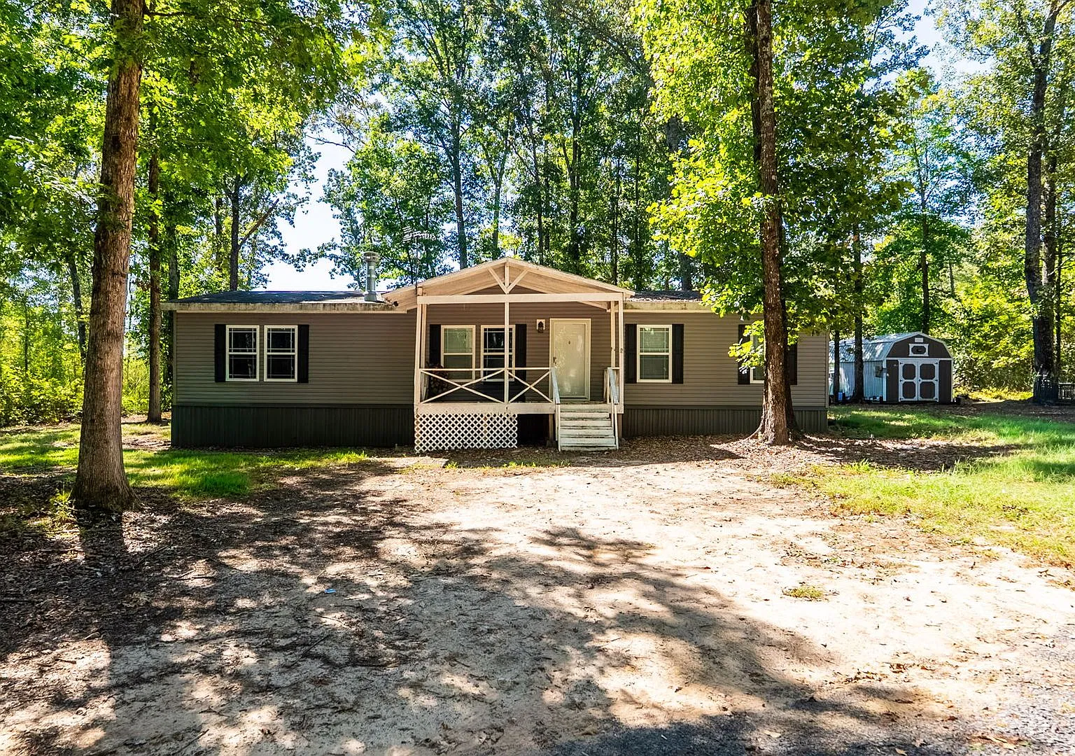 Country Living! Charming 3BR Home on 30+ Acres — Photo 2