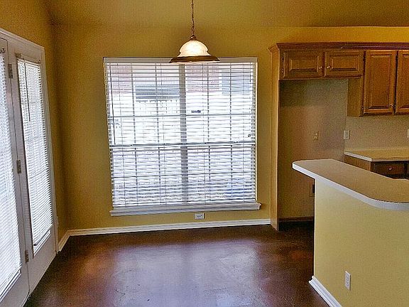 2nd image of 13901 Glen Oaks Pl