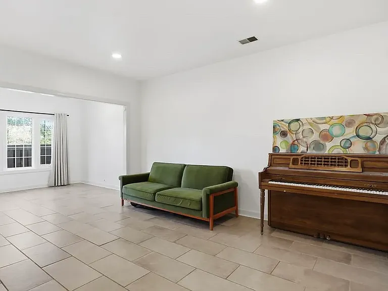 4550 Fair Valley Dr — Photo 26