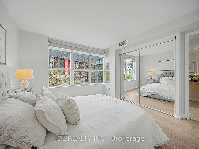 31 Brunel Ct #Townhouse 8 — Photo 15
